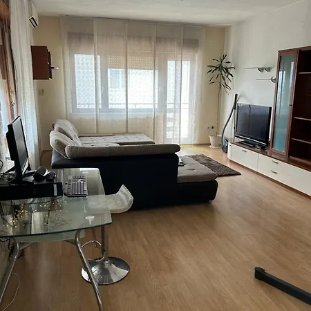Apartment Split Breeze