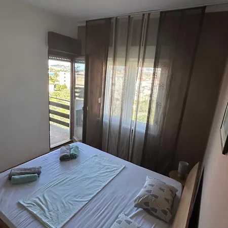 Apartment Split Breeze *